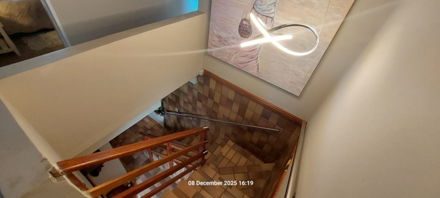 6 Bedroom Property for Sale in Wavecrest Eastern Cape